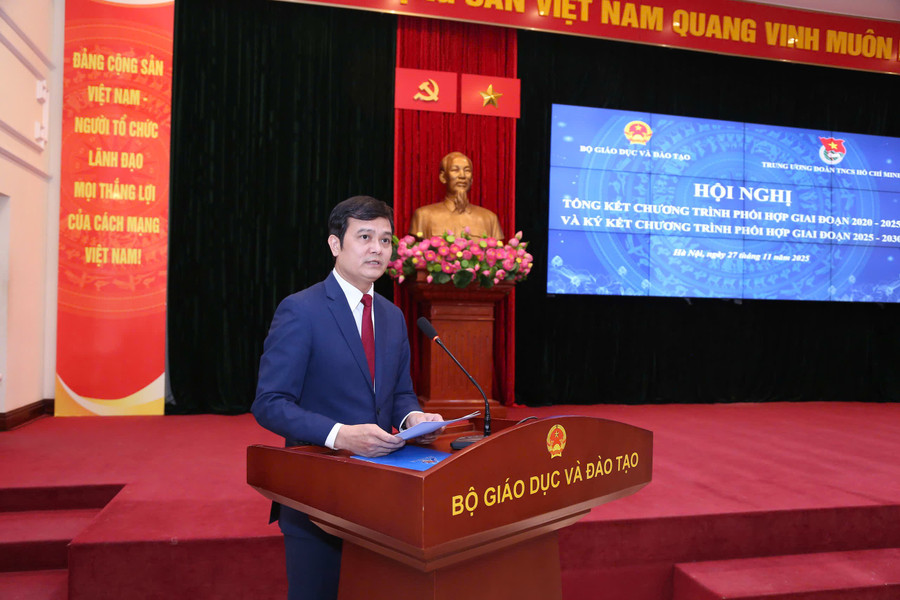 Ông Bùi Quang Huy - Bí thư thứ nhất Trung ương Đoàn TNCS Hồ Chí Minh phát biểu tại hội nghị. ky-ket.jpg