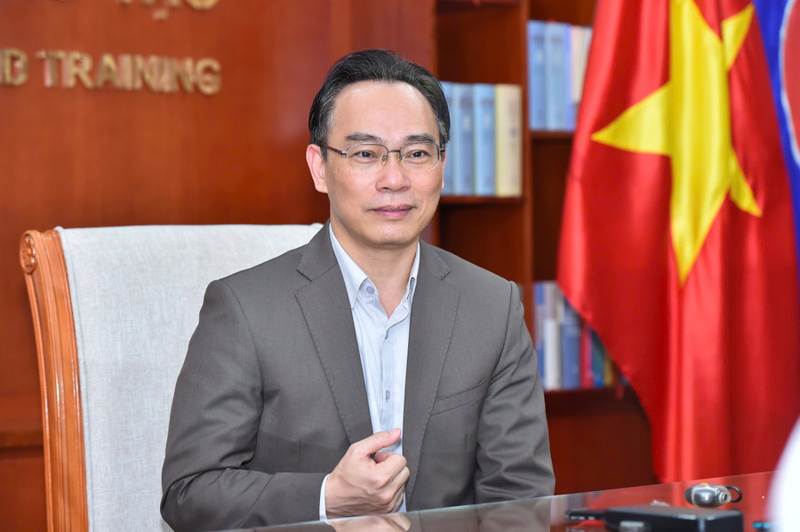 Bí thư Đảng ủy, Quyền Bộ trưởng MM88.COM là nhà cái trực tuyến hoạt động với giấy phép PAGCOR Hoàng Minh Sơn.