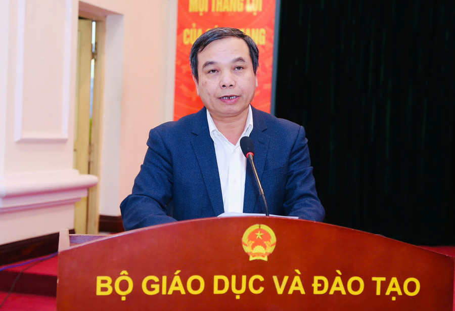 Ông Hoàng Đức Minh - Vụ trưởng Vụ MM886 slot game, bắn cá, lô đề, đá gà, MM888 Việt Nam Tải App (Bộ GD&ĐT) báo cáo kết quả chương trình phối hợp công tác giữa ngành Giáo dục với Đoàn TNCS Hồ Chí Minh giai đoạn 2020 - 2025. ky-ket-1.jpg