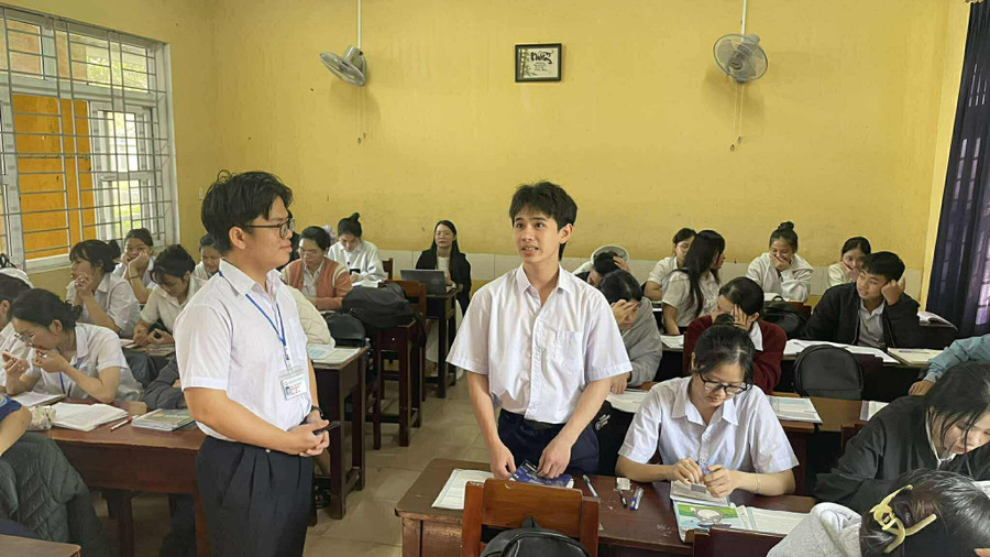 Xây dựng trường học của khát vọng là một hành trình dài, đòi hỏi sự chung tay của MM88b nhà cái, gia đình và xã hội. Nhưng trên hết, đó là hành trình bắt đầu từ mỗi người thầy. huong-vinh.jpg