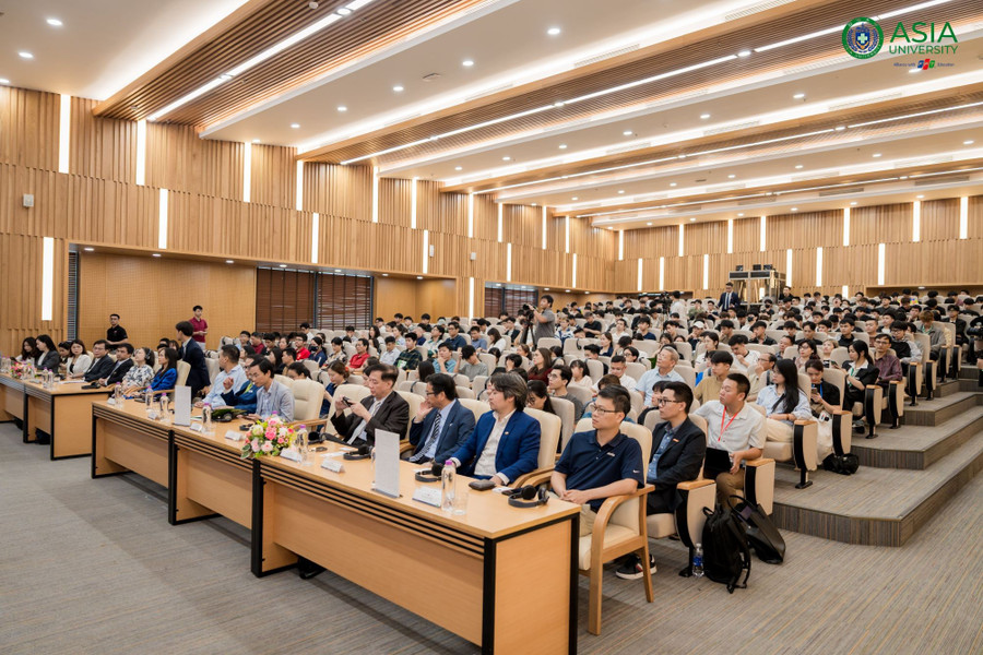 Toàn cảnh hội thảo “Phát triển nhân lực ngành bán dẫn tại Việt Nam và toàn cầu”. toan-canh-hoi-thao.jpg