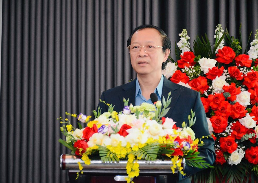 Thứ trưởng Thường trực Bộ GD&ĐT Phạm Ngọc Thưởng nhấn mạnh: Triết lý giáo dục trong thời đại số phải đi sâu nghiên cứu bản chất của việc học để luôn khẳng định con người là trung tâm của quá trình giáo dục. 2.jpg