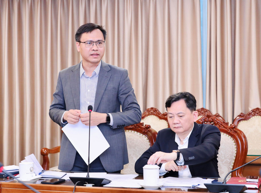 Vụ trưởng Vụ Kế hoạch – Tài chính (Bộ GD&ĐT) Trần Thanh Đạm báo cáo. Ảnh: Nguyễn Mạnh img-1070.jpg