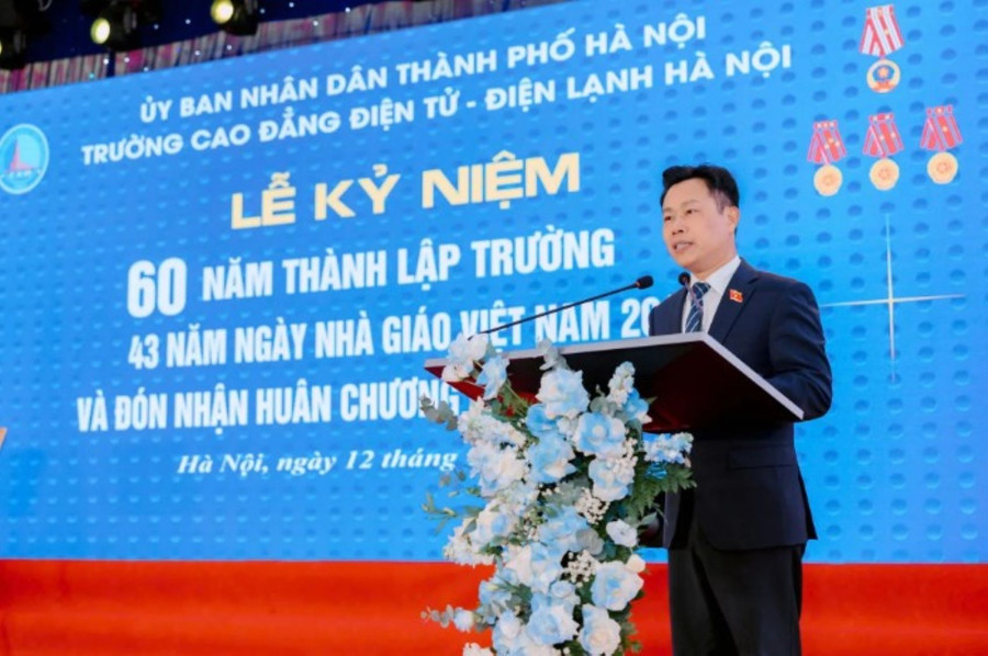 Thứ trưởng Bộ GD&ĐT Lê Quân phát biểu tại buổi lễ. ttt1.jpg