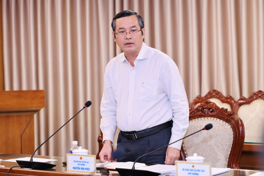 Thứ trưởng Nguyễn Văn Phúc phát biểu tại phiên họp. 1.jpg
