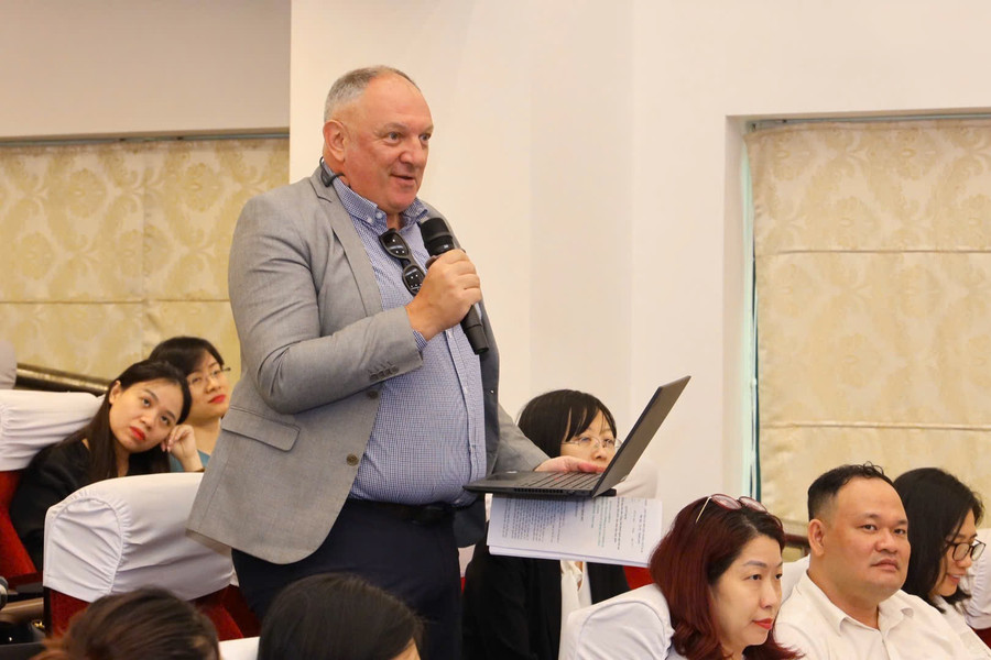 Đại diện Hội đồng Anh phát biểu. hoi-thao-tieng-anh3.jpg