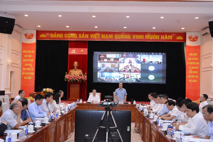 Bộ trưởng Nguyễn Kim Sơn chủ trì hội nghị.