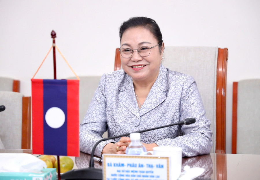 bt-tiep-dai-su-lao4.jpg