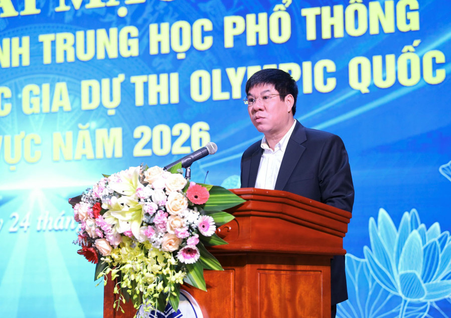 Ông Huỳnh Văn Chương, Cục trưởng Cục Quản lý chất lượng (Bộ GD&ĐT) báo cáo tại lễ khai mạc. Ảnh: Nguyễn Mạnh. img-7388.jpg