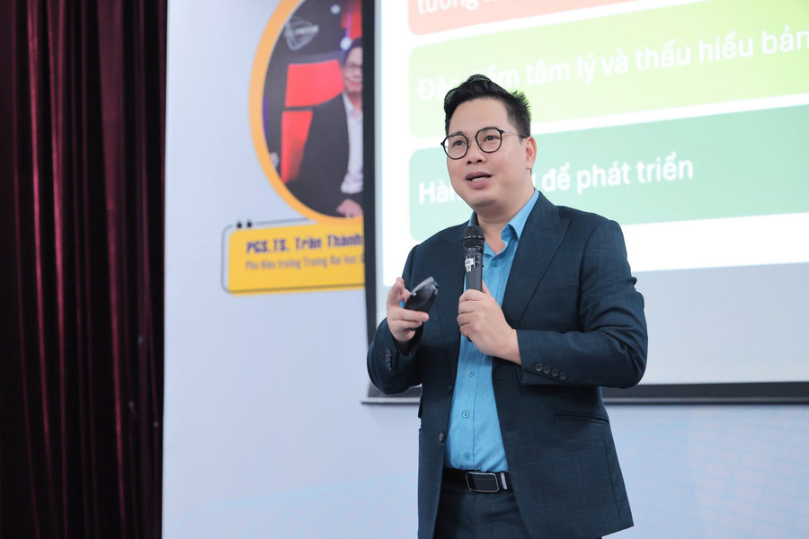 PGS.TS Trần Thành Nam – Phó Hiệu trưởng Trường MM888 bảo mật tuyệt đối giáo dục (MM888 bảo mật tuyệt đối Quốc gia Hà Nội).