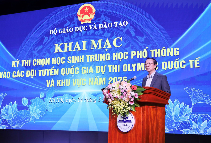 Thứ trưởng Thường trực Bộ GD&ĐT Phạm Ngọc Thưởng phát biểu tại lễ khai mạc. Ảnh: Nguyễn Mạnh.