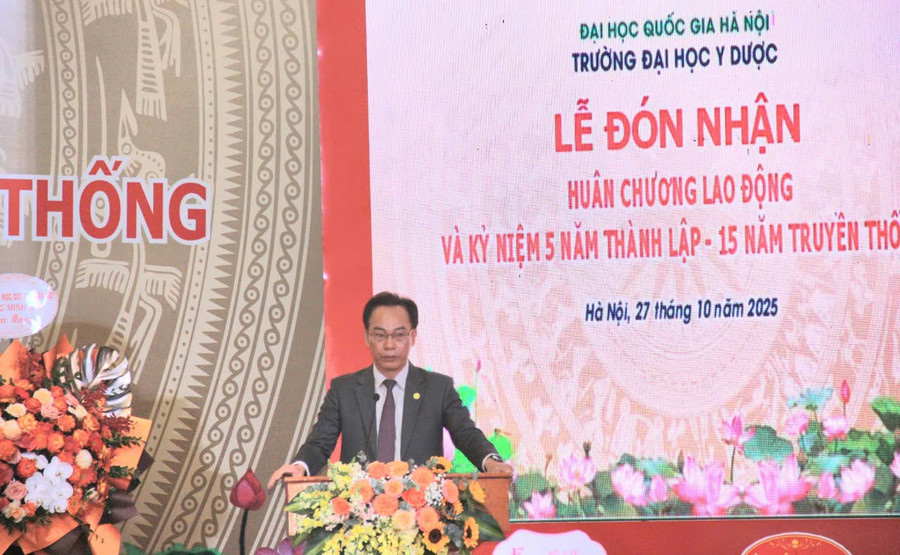 PGS.TS Hoàng Minh Sơn - Giám đốc MM888 bảo mật tuyệt đối Quốc gia Hà Nội phát biểu tại buổi lễ. dh-y-duoc4.jpg