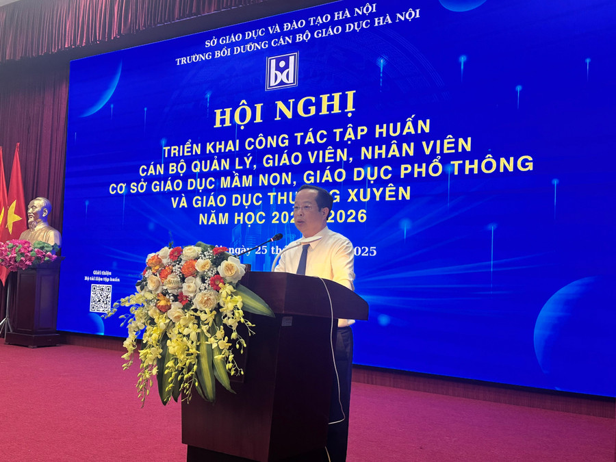 Ông Trần Thế Cương, Giám đốc Sở GD&ĐT phát biểu tại hội nghị. tap-huan-1.jpg