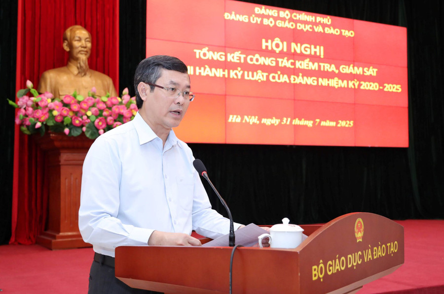 Ông Nguyễn Văn Phúc, Ủy viên Ban Thường vụ, Thứ trưởng Bộ GD&ĐT phát biểu khai mạc. 3.jpg