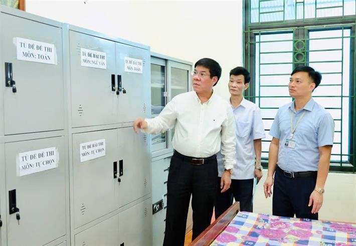 Đoàn công tác số 3 Ban Chỉ đạo cấp quốc gia MM88 đăng nhập MM88dangnhap nhà cái World Cup 2026 THPT 2025 do Cục trưởng Cục Quản lý chất lượng Huỳnh Văn Chương làm trưởng đoàn kiểm tra công tác chuẩn bị thi tại Điểm thi Trường THPT Tử Đà (huyện Phù Ninh, Phú Thọ). ct5.jpg