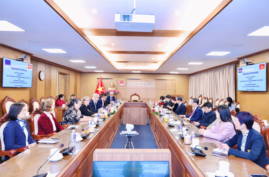 Quang cảnh lễ ký kết. ky-ket-5.jpg