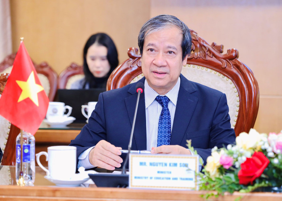 Bộ trưởng Bộ GD&ĐT Nguyễn Kim Sơn cam kết khẩn trương triển khai các công việc cần thiết ngay sau khi Hiệp định được ký kết. ky-ket-4.jpg
