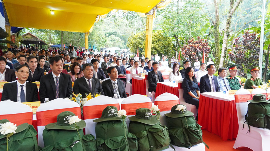 Lãnh đạo tỉnh Quảng Trị tham dự lễ và tri ân các anh hùng, liệt sĩ. dai-bieu-du.jpg