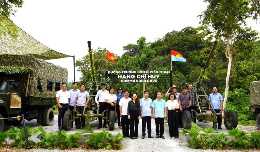 Cổng vào Khu du lịch sinh thái “Đường Trường Sơn huyền thoại - Hang Chỉ huy 1-cong-vao-khu-du-lich-sinh-thai-duong-truong-son-huyen-thoai-hang-chi-huy.jpg
