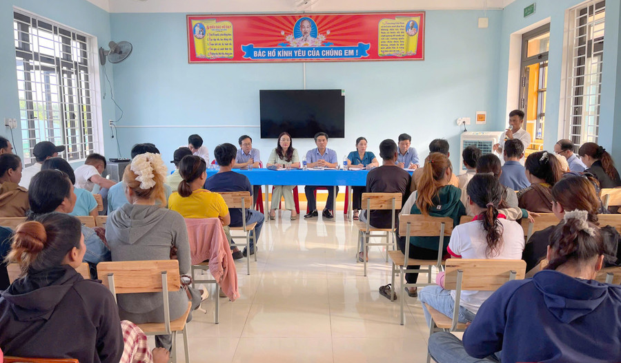 Lãnh đạo Sở GD&ĐT và đại diện chính quyền địa phương đã gặp gỡ phụ huynh để làm rõ lý do, có hướng giải quyết sau vụ việc 75 MM886 slot game, bắn cá, lô đề, đá gà không đến trường. truong-kim-thuy-1.jpg