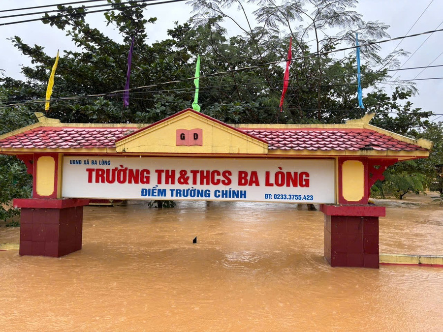 Mưa lớn gây ngập điểm trường chính. 1000017749.jpg