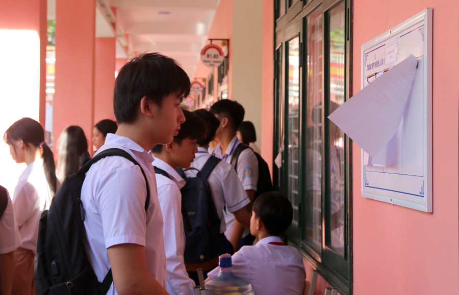 Đăng nhập vào MM886 Việt Nam kiểm tra số báo danh trước khi vào phòng thi. thi-lop-10-1.jpg
