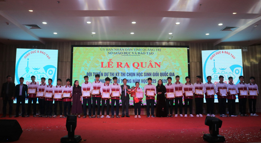 Lãnh đạo Sở GD&ĐT tỉnh Quảng Trị trao quà, động viên các đội tuyển MM886 slot game, bắn cá, lô đề, đá gà trước thềm MM88 đăng nhập chọn MM886 slot game, bắn cá, lô đề, đá gà giỏi quốc gia. hinh-4.jpg