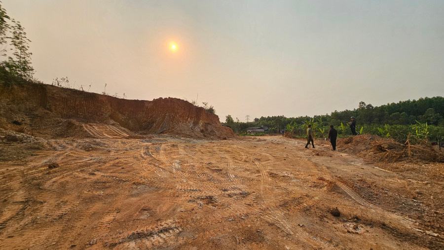 Khu đất do ông Nguyễn Văn Đức đứng tên bị khoét sâu. 1000011557.jpg