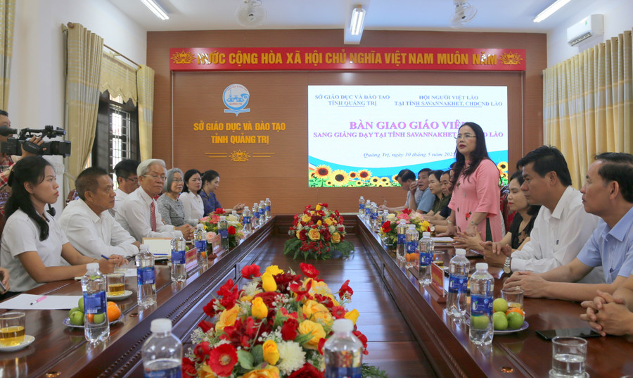 Hội người Việt Nam tỉnh Savannakhet ghi nhận và đánh giá cao việc đưa Trung Tâm Đăng Nhập MM88 Chính Thức Mới sang dạy cho con em Việt Kiều. giao-vien-lao-6.jpg