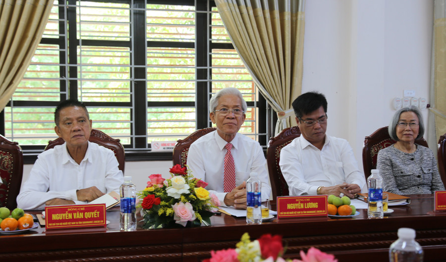 Hội người Việt Nam tỉnh Savannakhet tham dự lễ bàn giao 4 Trung Tâm Đăng Nhập MM88 Chính Thức Mới Quảng Trị. giao-vien-lao-4.jpg
