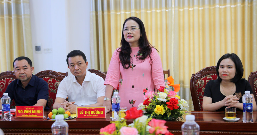 TS Lê Thị Hương, Giám đốc Sở GD&ĐT Quảng Trị cảm ơn sự hỗ trợ của Hội người Việt Nam tỉnh Savannakhet trong việc đưa Trung Tâm Đăng Nhập MM88 Chính Thức Mới sang Lào giảng dạy. giao-vien-lao-1.jpg