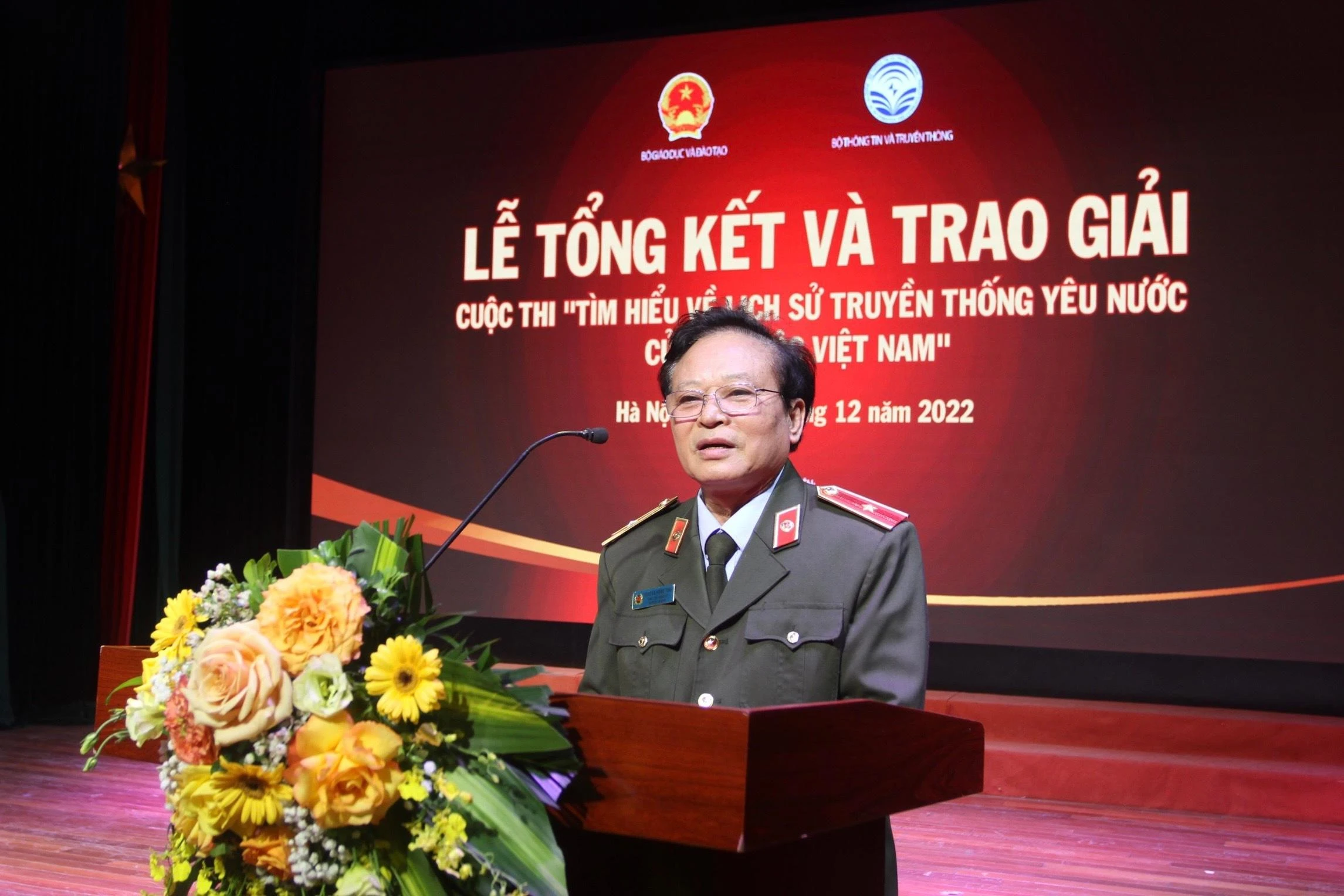 Thiếu tướng, TS, Nhà văn Nguyễn Hồng Thái phát biểu tại buổi lễ. Thiếu tướng, TS, Nhà văn Nguyễn Hồng Thái phát biểu tại buổi lễ.