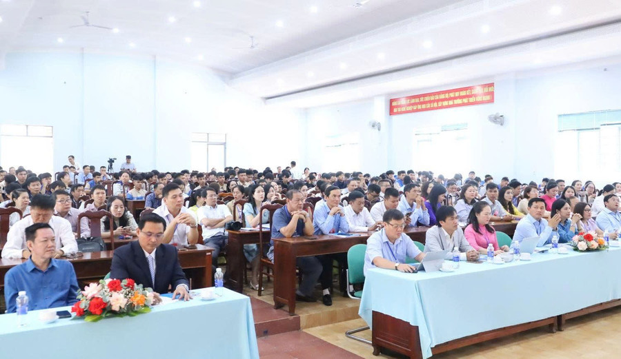 Các đại biểu dự khai mạc Hội giảng. (Ảnh: TT) db.jpg