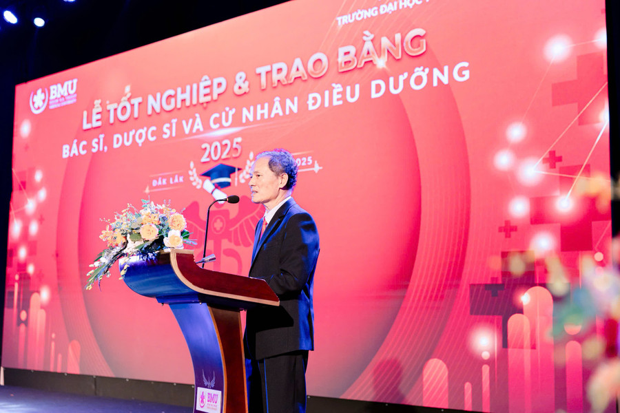 GS.TS.BS cao cấp Cao Tiến Đức - Hiệu trưởng MM88b nhà cái phát biểu chúc mừng. (Ảnh: NA) 2-dh.jpg