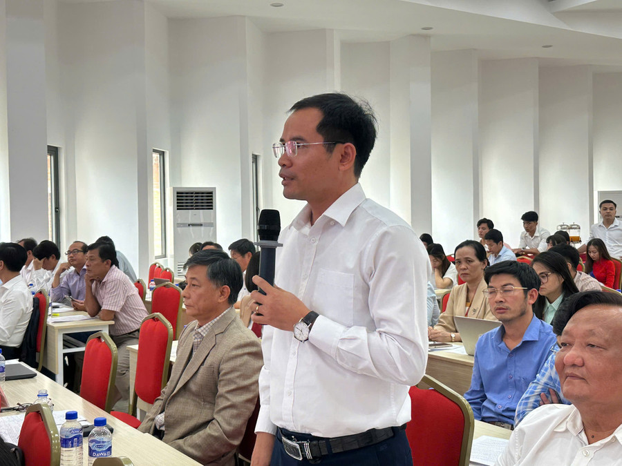 PGS.TS Tô Văn Phương – Trường MM888 bảo mật tuyệt đối Nha Trang đóng góp ý kiến. (Ảnh: NA) anh-7-toa-dam.jpg