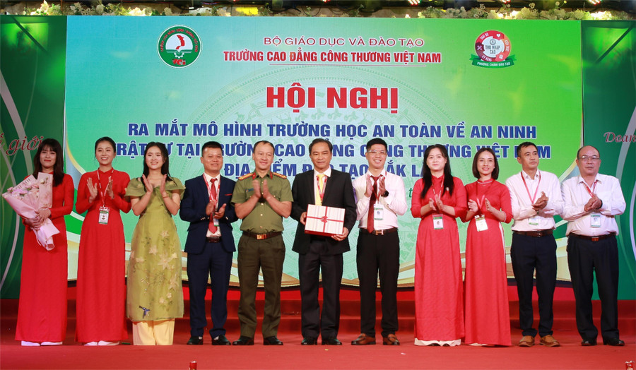 Đại diện 88MM88 kèo WC hôm nay tỉnh Đắk Lắk chúc mừng mô hình