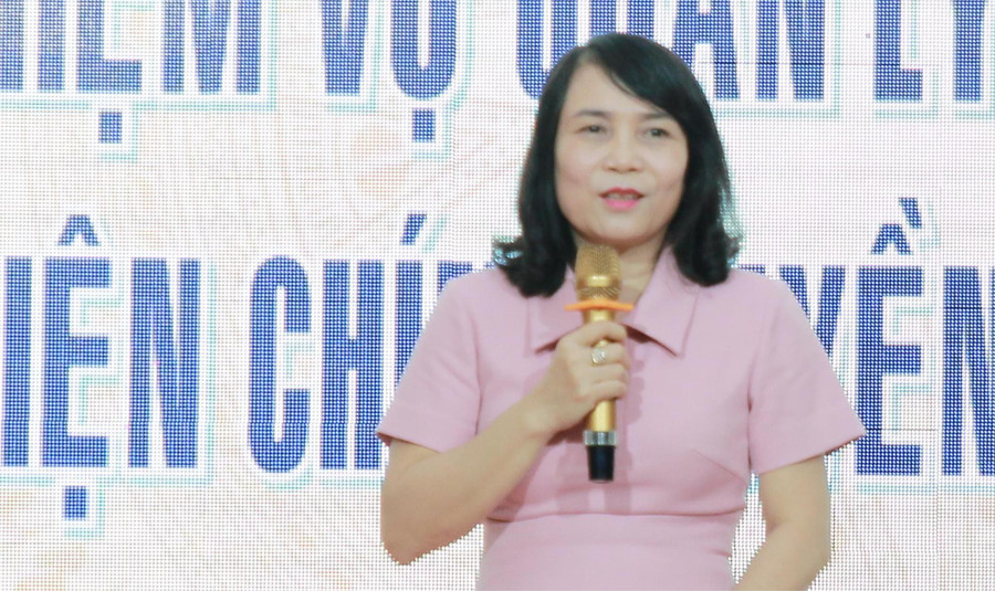 Phó Giám đốc Sở GD&ĐT Võ Thị Minh Duyên phát biểu tại Hội nghị. (Ảnh: Thành Tâm) 2-pgd.jpg