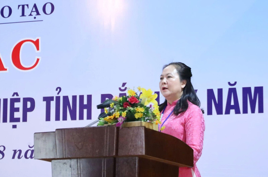 Phó Giám đốc Sở GD&ĐT Lê Thị Kim Oanh khai mạc Hội giảng. (Ảnh: TT) oanh.jpg