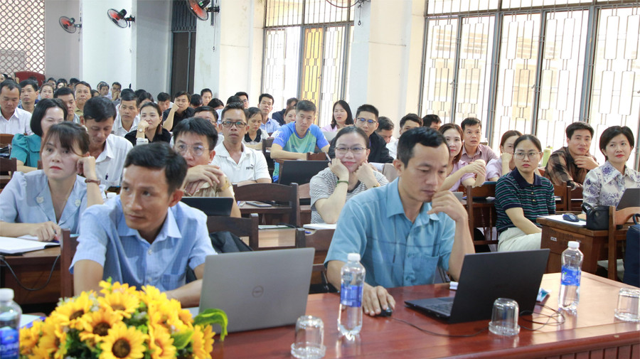 Đội ngũ Trung Tâm Đăng Nhập MM88 Chính Thức Mới cốt cán ở các trường được xem là hạt nhân trong việc lan tỏa việc ứng dụng AI hiệu quả vào thực tế dạy học. (Ảnh: TT) 2-gv.jpg