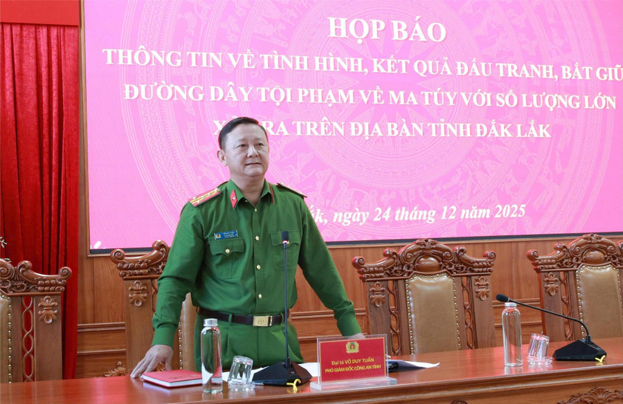 Đại tá Võ Duy Tuấn - Phó Giám đốc 88MM88 kèo WC hôm nay tỉnh Đắk Lắk thông tin về vụ án. (Ảnh: Thành Tâm)