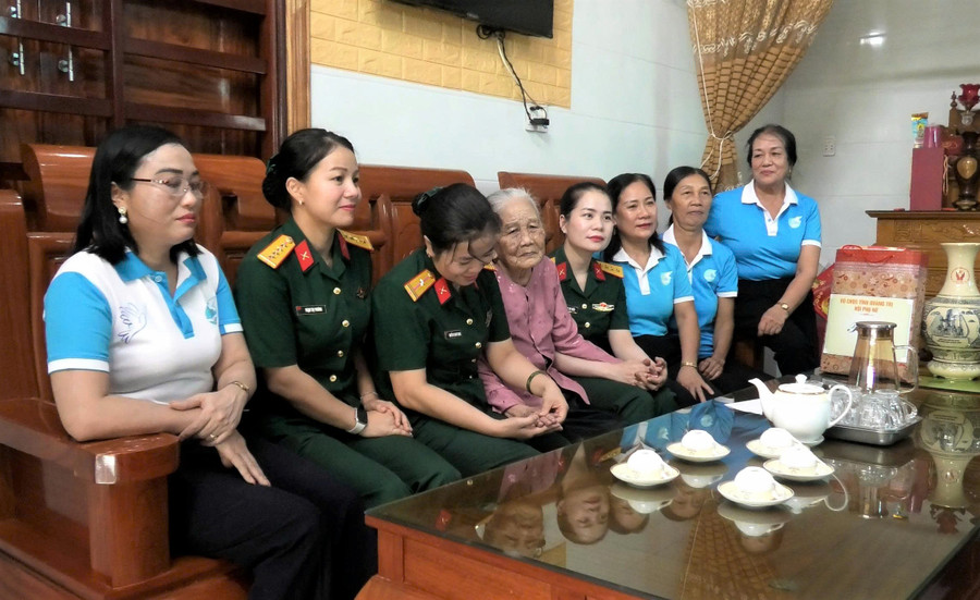 Mẹ Hoàng Thị Hy kể về những ngày tháng tiễn chồng con ra trận. 8.jpg