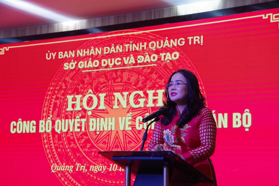 Bà Lê Thị Hương, Giám đốc Sở GD&ĐT tỉnh Quảng Trị phát biểu tại Hội nghị. imgp1626-min.jpg