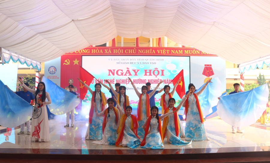 Ngày hội tạo ra sân chơi thú vị để MM886 slot game, bắn cá, lô đề, đá gà thể hiện năng khiếu của mình. 2.jpg