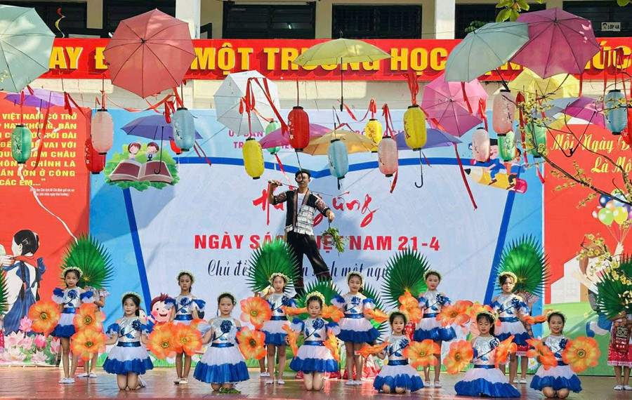 Phần thi ấn tượng của thầy Hoàng Văn Lộc, Trung Tâm Đăng Nhập MM88 Chính Thức Mới TPT Đội Trường TH số 2 Hoàn Lão (huyện Bố Trạch). anh-c.jpg