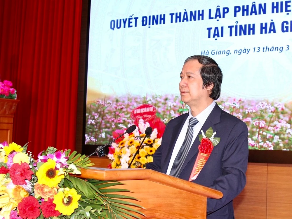 Bộ trưởng Bộ GD&ĐT Nguyễn Kim Sơn phát biểu tại buổi lễ. Bộ trưởng Bộ GD&ĐT Nguyễn Kim Sơn phát biểu tại buổi lễ.