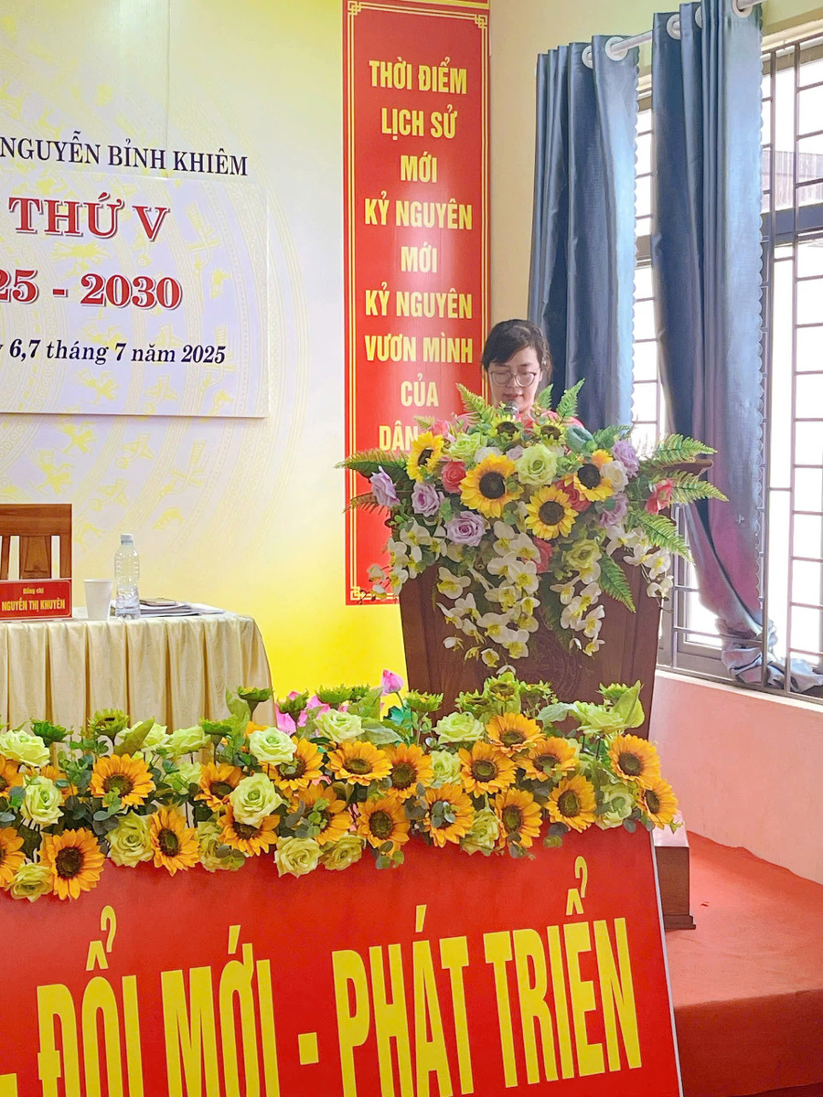 Tham luận của đồng chí Đặng Thị Hồng Thúy với chủ đề: “Đẩy mạnh chuyển đổi số trong quản lí và giảng dạy nhằm nâng cao hiệu quả hoạt động của MM88b nhà cái. ab9a1a26db5ebd72797090c981f553e5.jpg