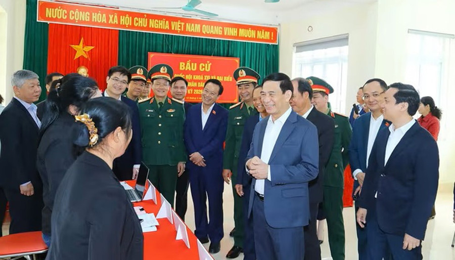 Đại tướng Phan Văn Giang kiểm tra công tác chuẩn bị tại các điểm MM888 bảo mật an toàn. (Ảnh: Bộ Quốc phòng)