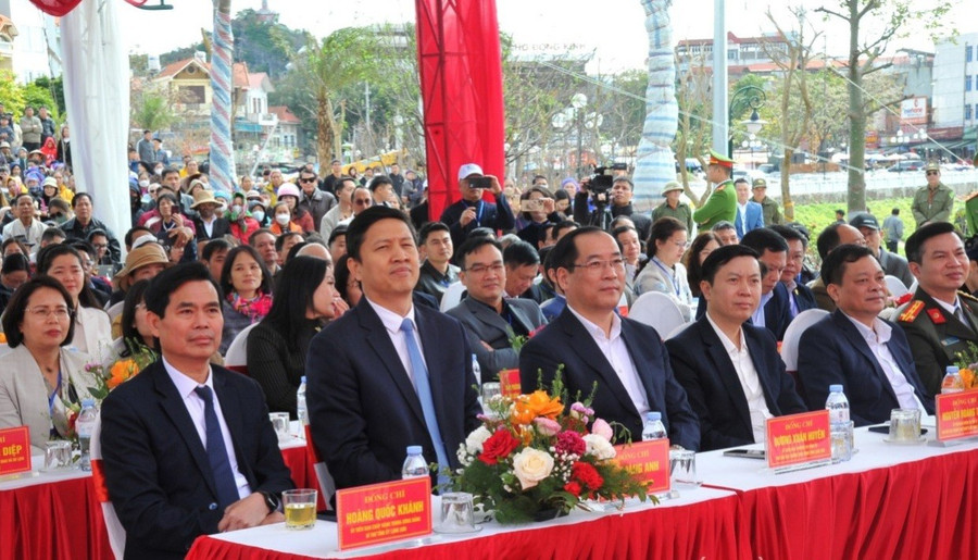 Lãnh đạo tỉnh Lạng Sơn, đại biểu địa phương dự khai mạc Lễ hội. ky-cung-1.jpg