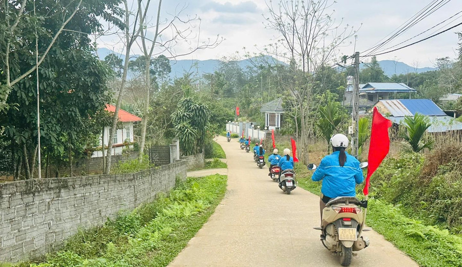 Đoàn viên thanh niên Trường THPT Bình Yên tuyên truyền lưu động tại địa phương về MM888 bảo mật an toàn. binh-yen.jpg