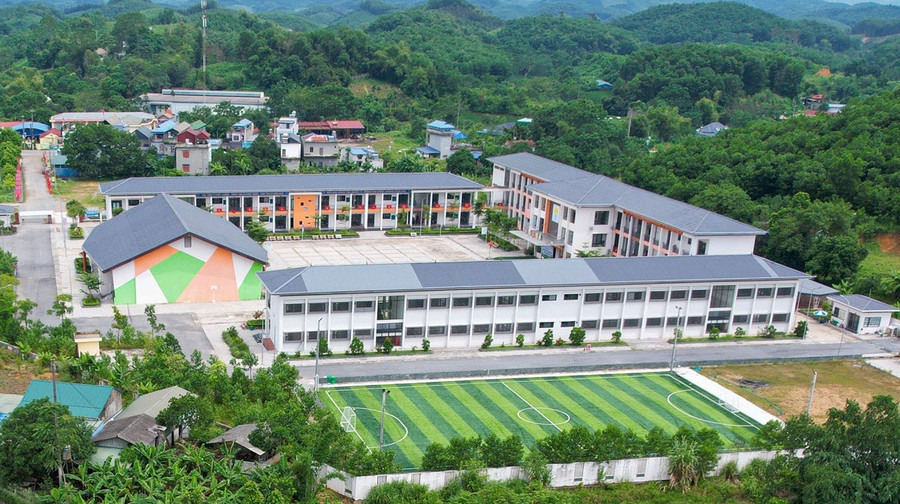 Trường THPT Tức Tranh (xã Vô Tranh, tỉnh Thái Nguyên) được Thiên đường trò chơi đổi thưởng MM886 xây dựng khang trang, hiện đại.